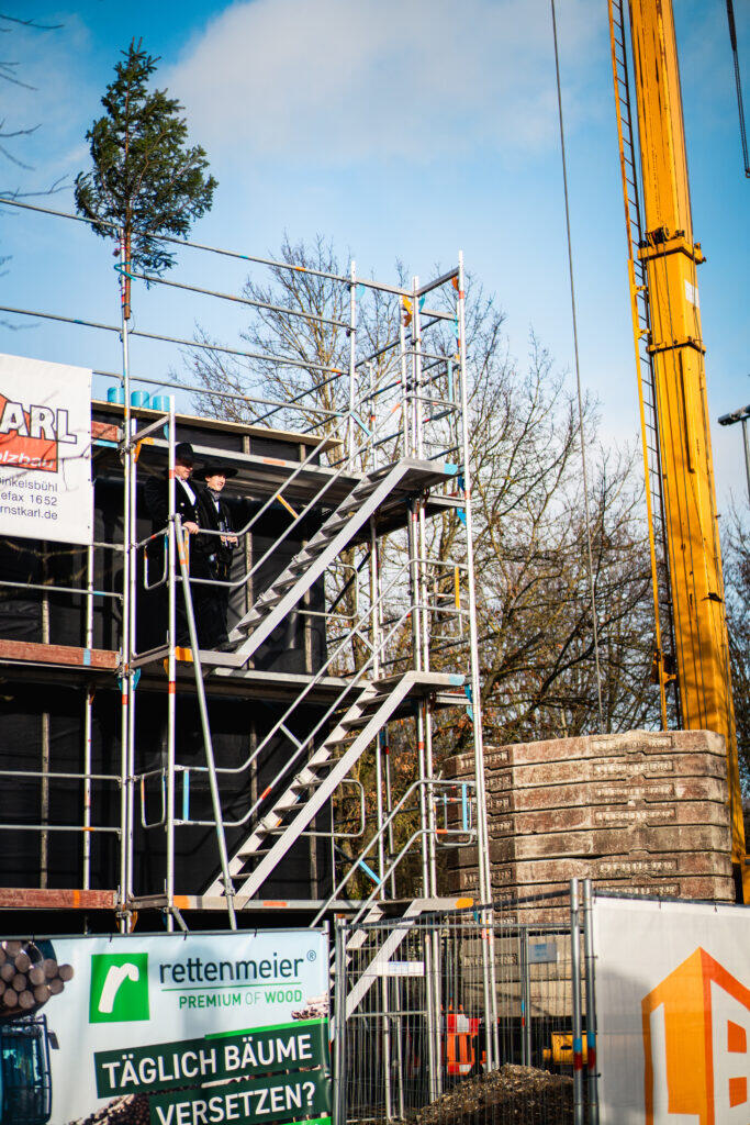 Montagearbeiten am Holzbau des Campus Dinkelsbühl