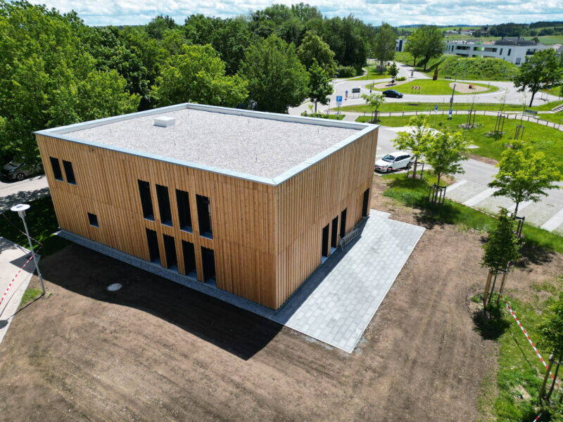 Fertige Aussenansicht des Holzbaus am Campus Dinkelsbühl